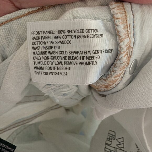 wild fable Women's Super High Rise Tapered Jeans Ultra Light Wash Size 6 Cotton - Picture 5 of 8